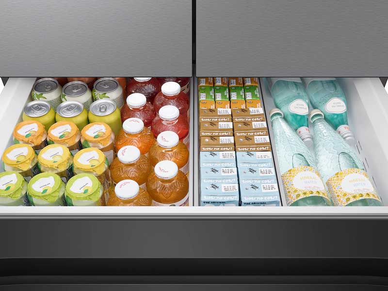 Bespoke 4-Door French Door Refrigerator (29 cu. ft.) with Beverage Center™ in Stainless Steel - Image 8